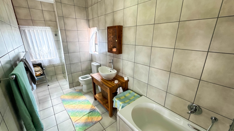 4 Bedroom Property for Sale in Fraaiuitsig Western Cape